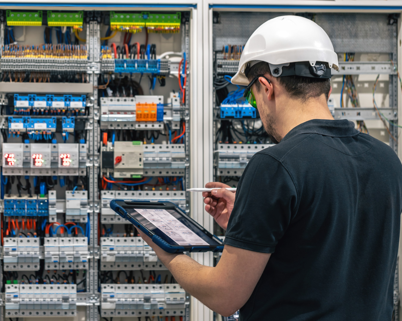 MC25 Technology. Tecnologia. Energia. Sicurezza. Soluzioni integrate per impianti civili e industriali.